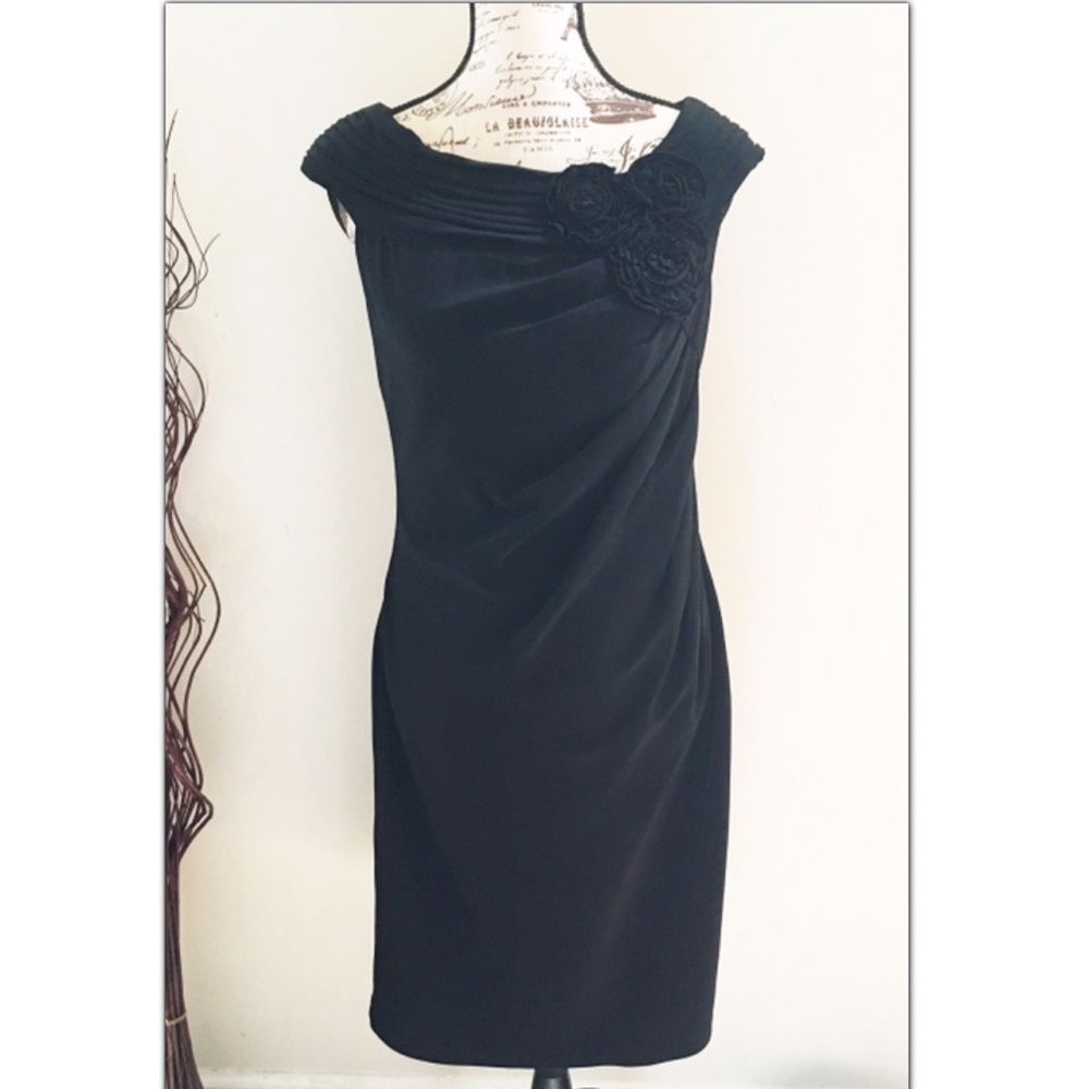 ADRIANNA PAPELL rosette neckline little blck dress